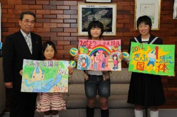 小学校低学年・高学年、中学校の各部門で優秀賞を受賞された皆さん