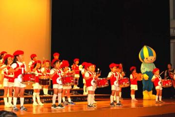 幼児園の園児によるアトラクションの様子