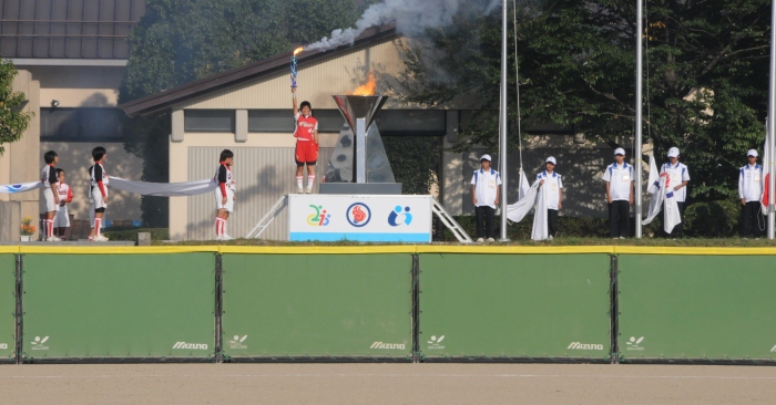 炬火台に点火