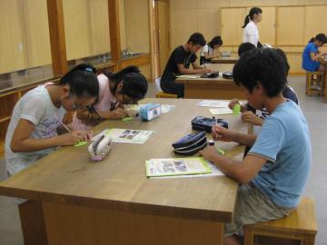 未来の森づくりに向けたメッセージの記入（谷汲小学校）