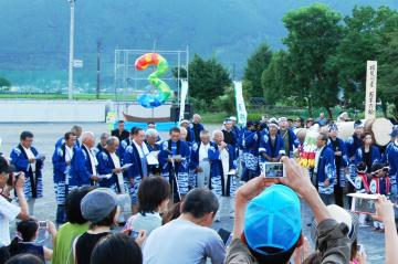 地元住民による伊勢音頭披露