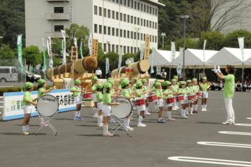 幼児園児による鼓隊演奏