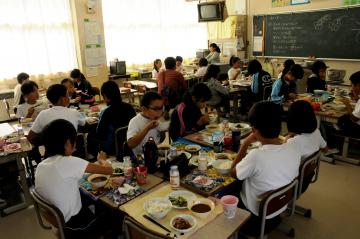 大和小学校の給食の様子