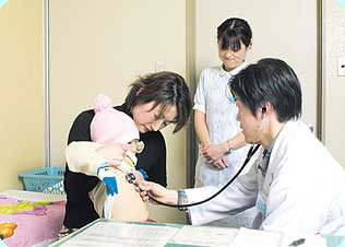 診療所での診察の様子