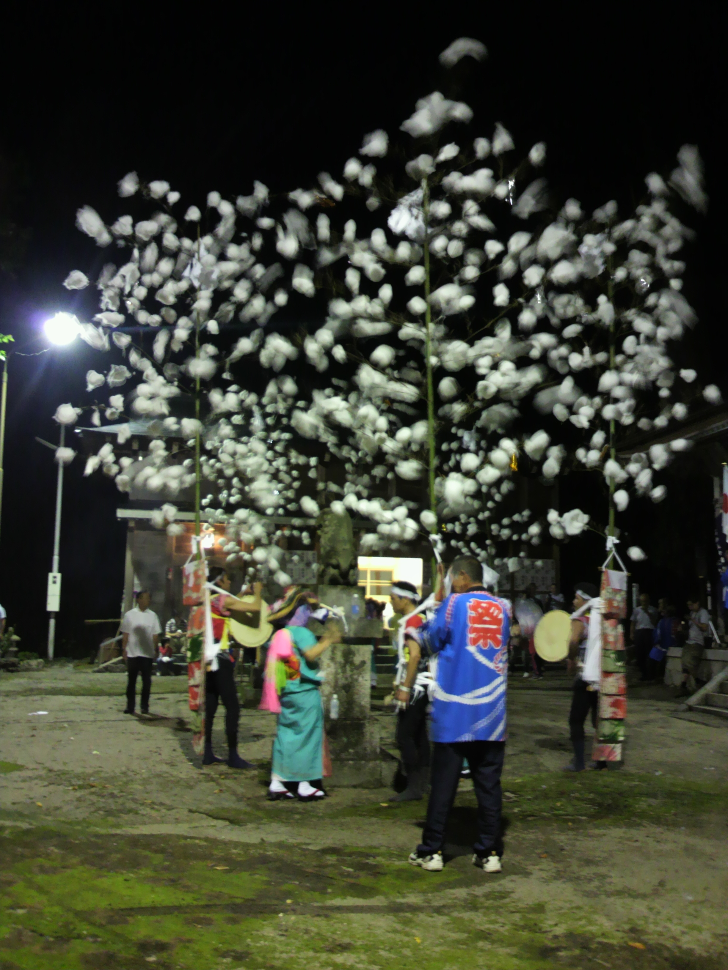川上の祭の画像