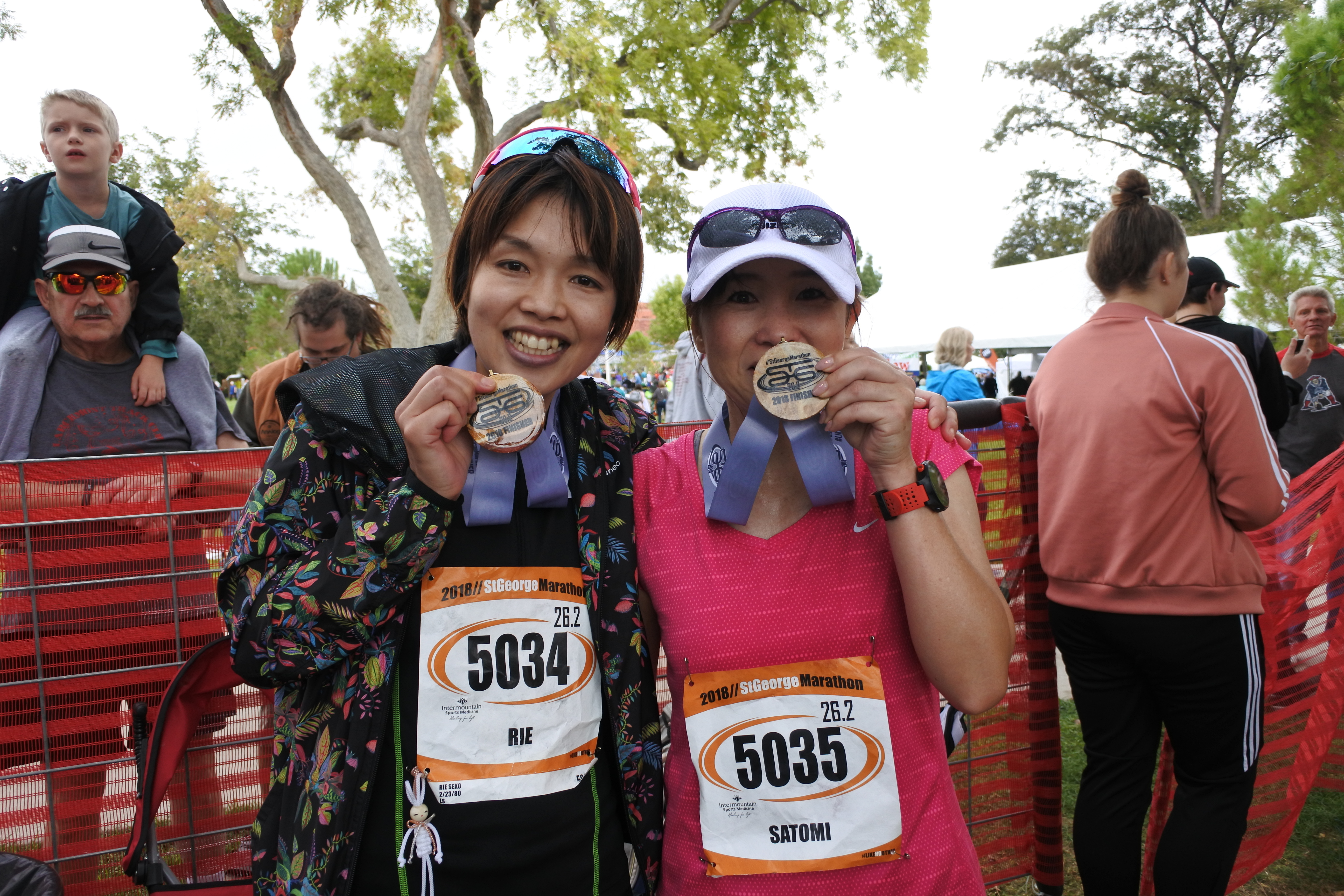 ゴール後のランナー世古さん（左）・坪井さん（右）