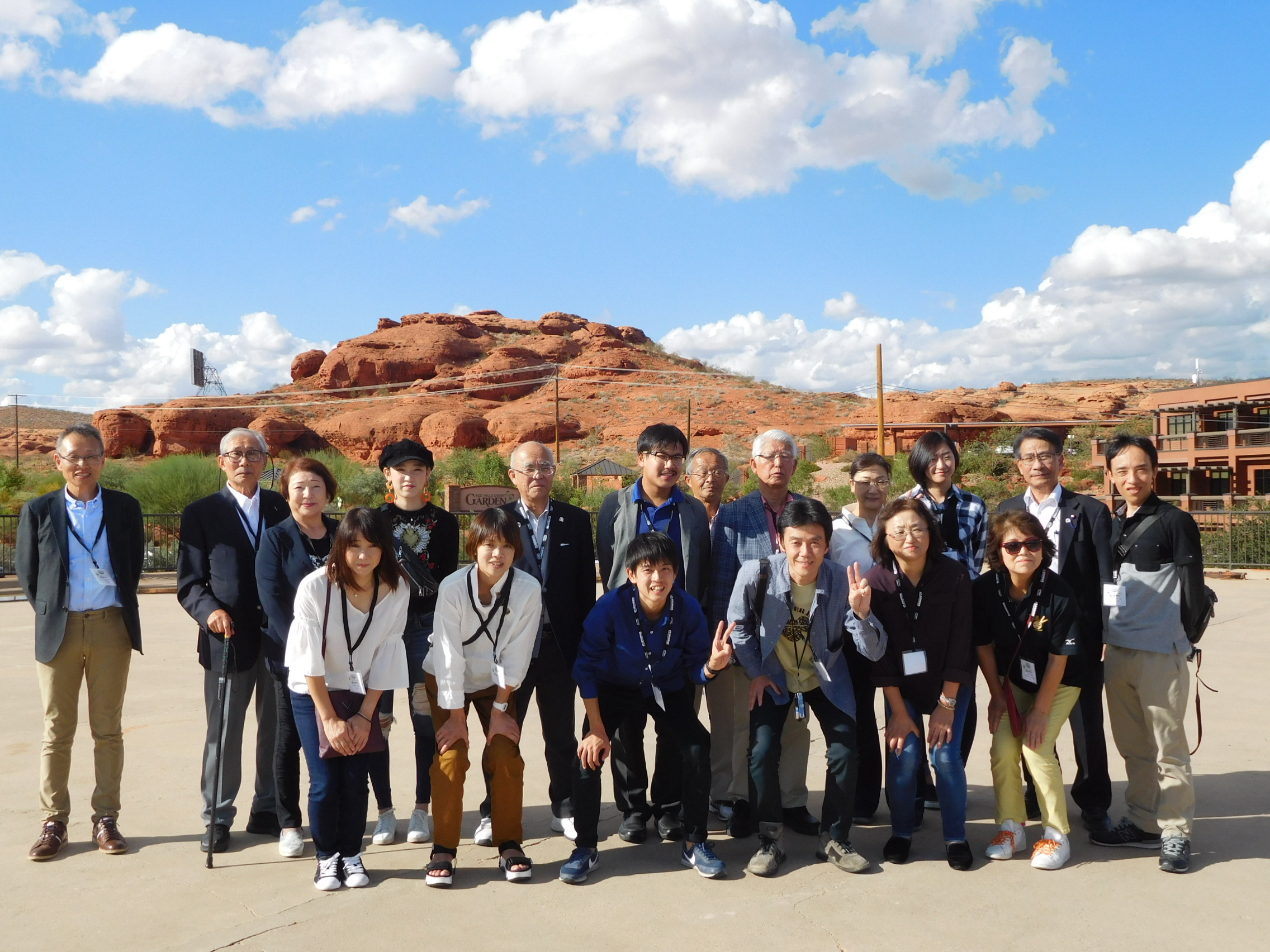 派遣団員　集合写真（市内観光中）