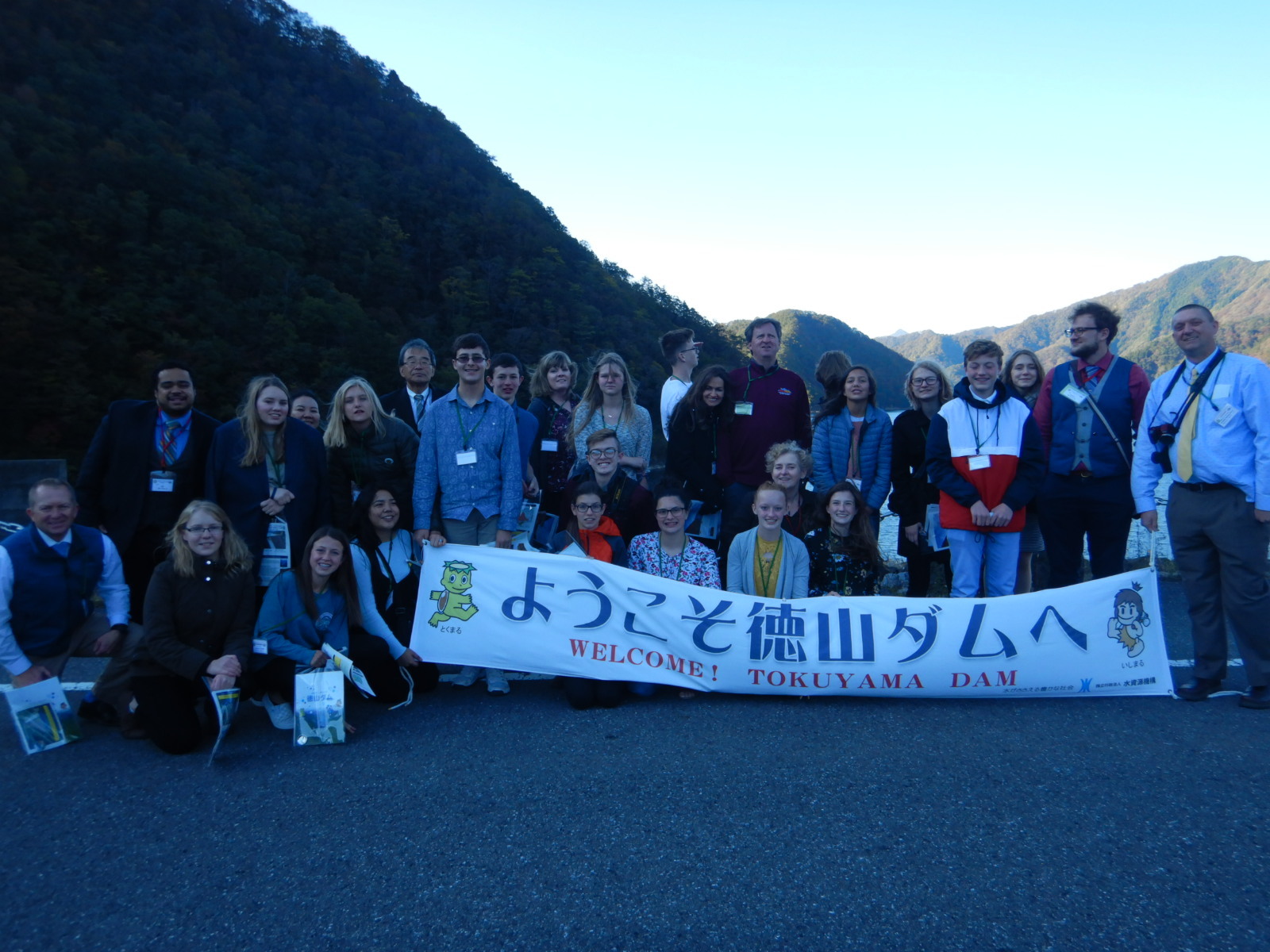 徳山ダムでの集合写真