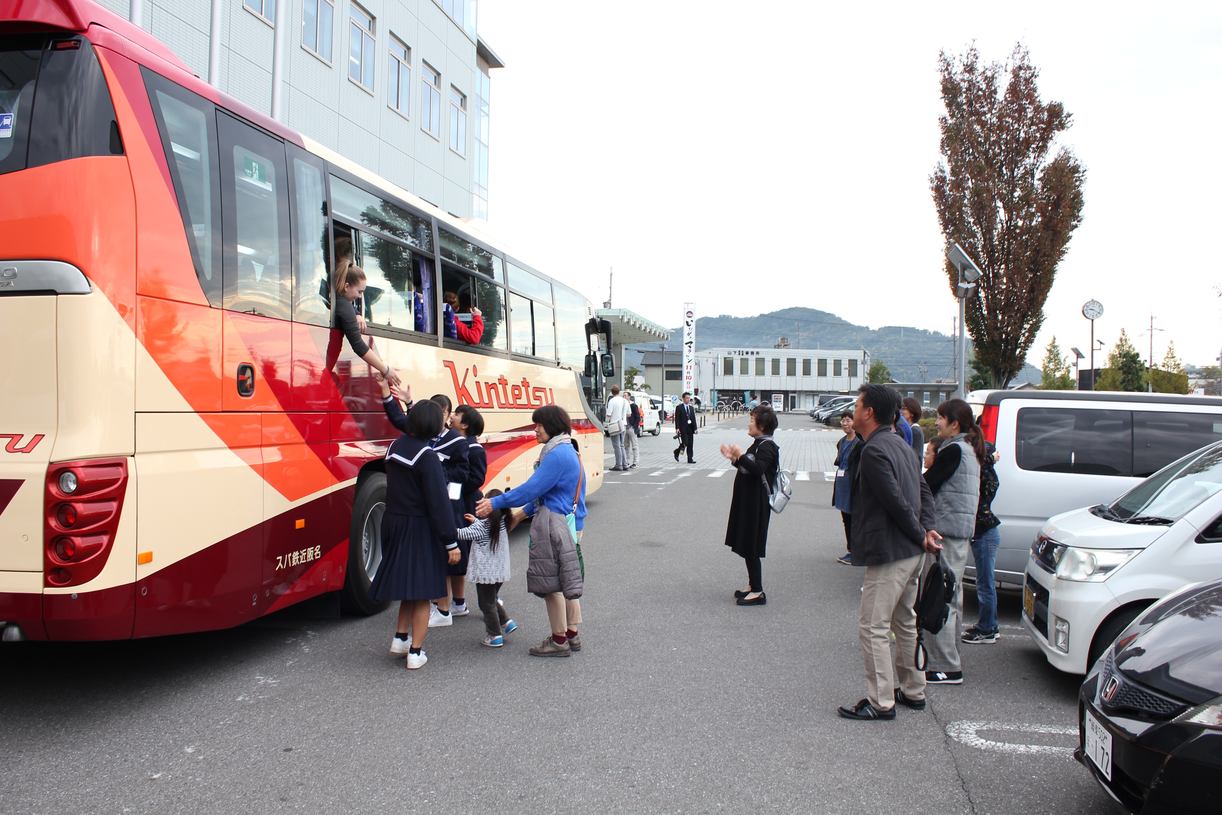 派遣団帰国の様子