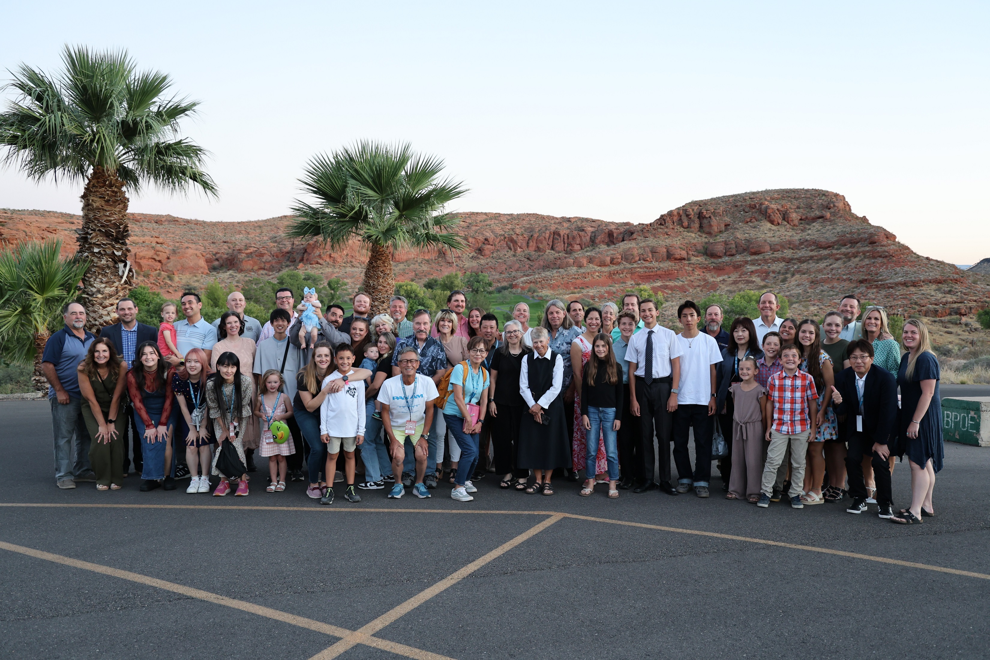 さよならパーティー参加者全員で集合写真の画像