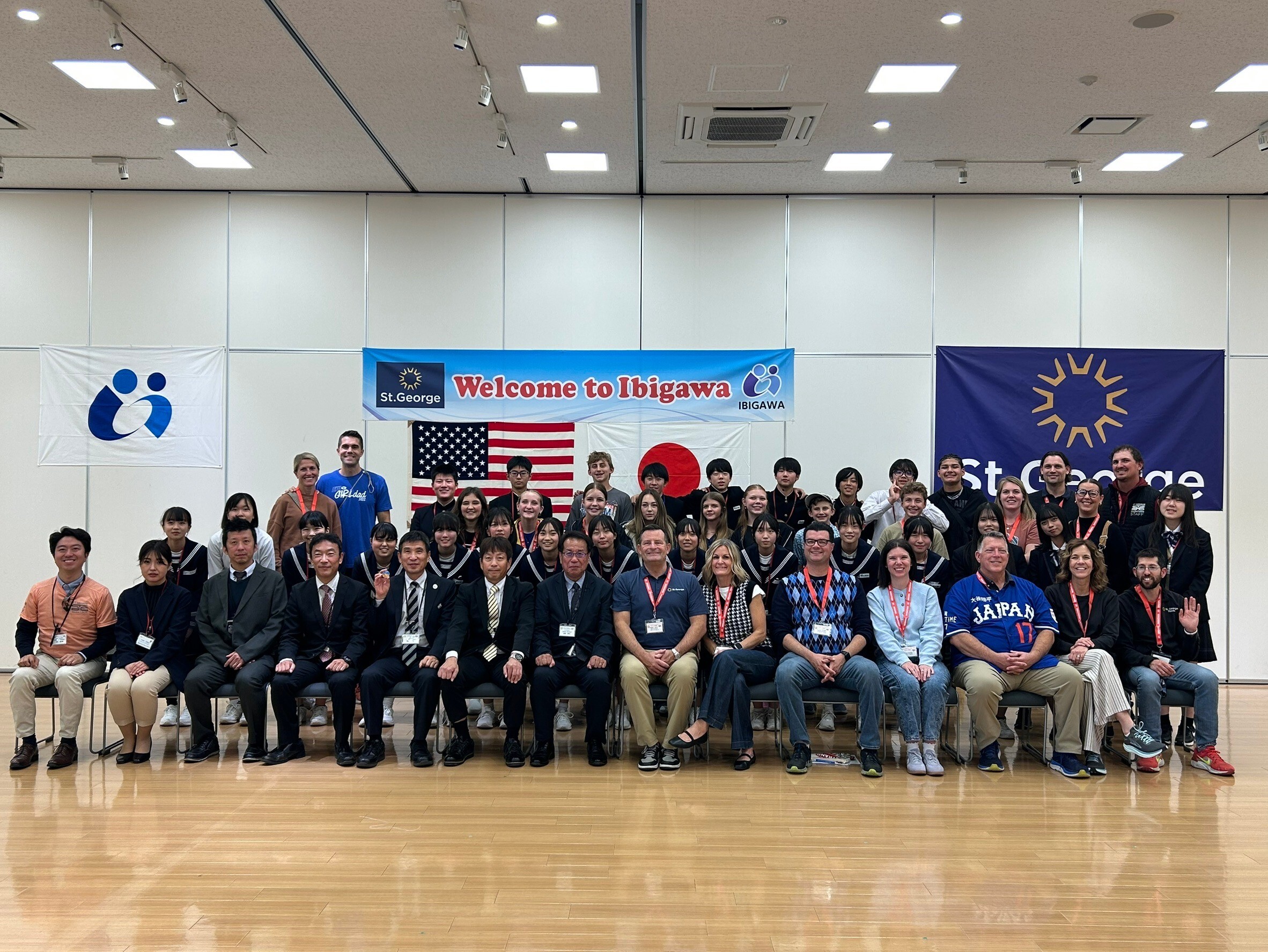 歓迎レセプションの様子（集合写真）