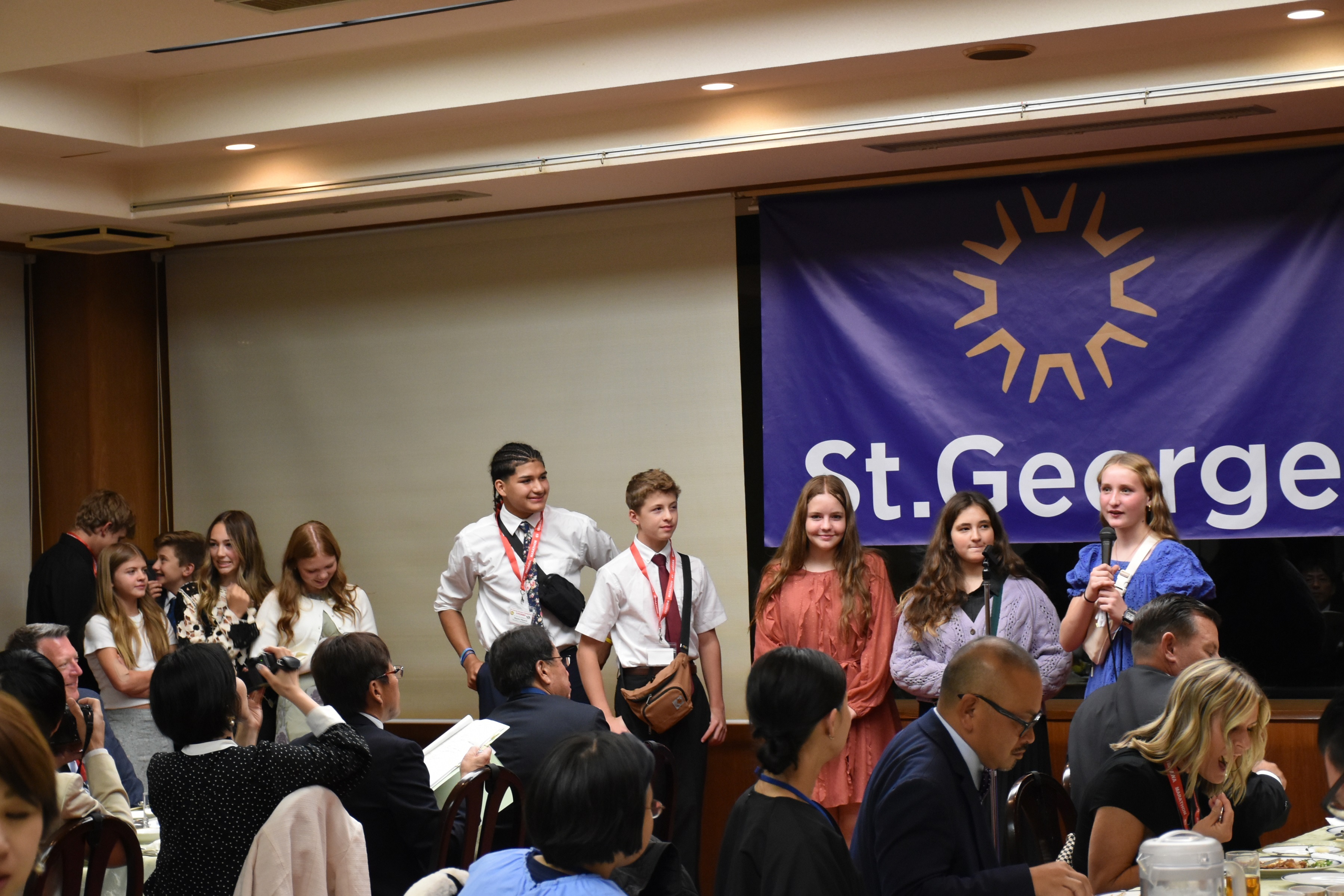 さよならパーティーの様子（派遣団スピーチ）