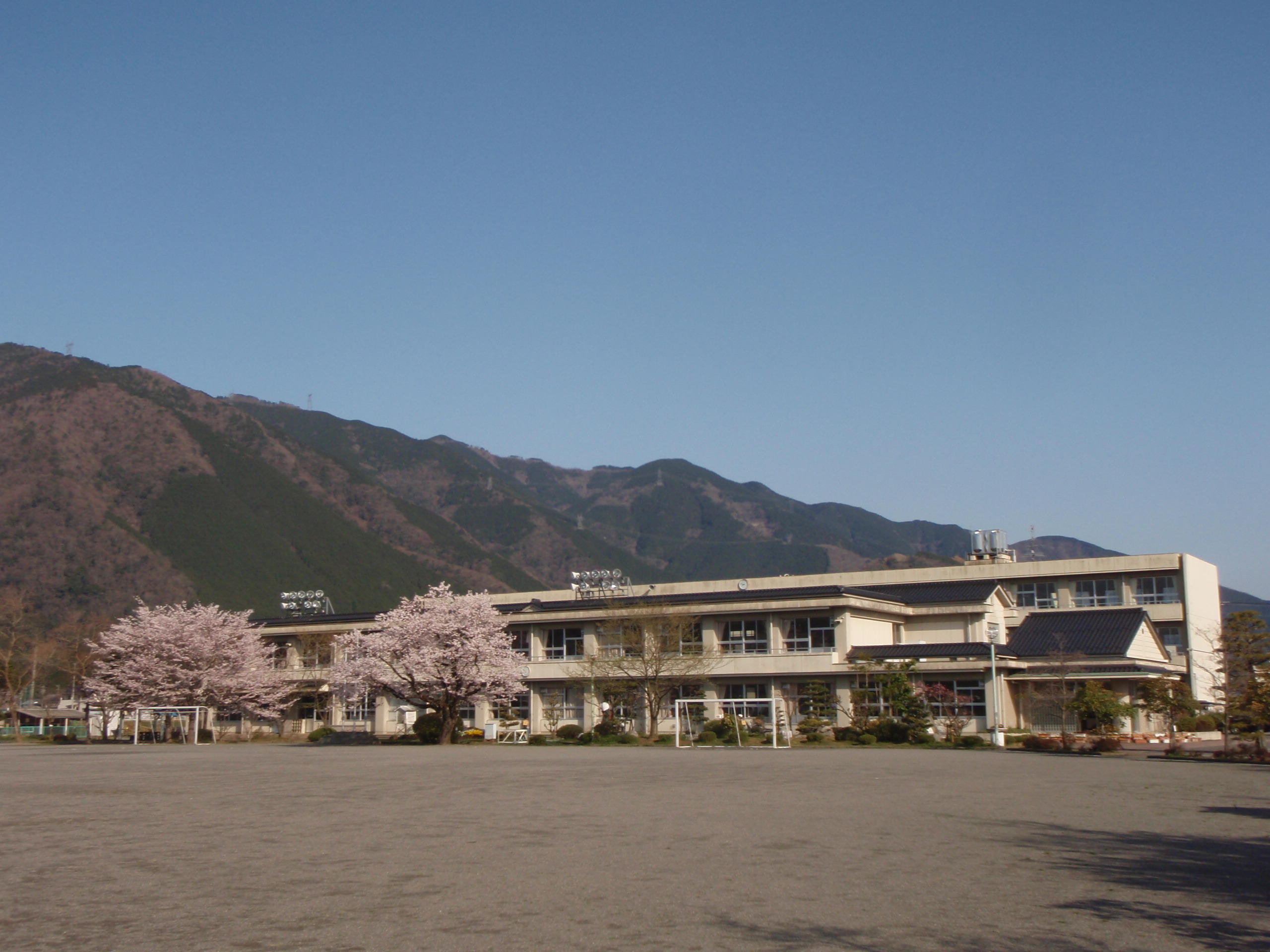 揖斐川町立小島小学校のタイトル画像